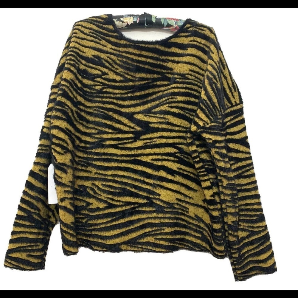 LEITH Fuzzy Animal Tiger Stripe V-Neck Cropped - Picture 5 of 7